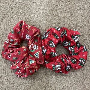Buc-ee’s Festive Red Christmas Scrunchies Set